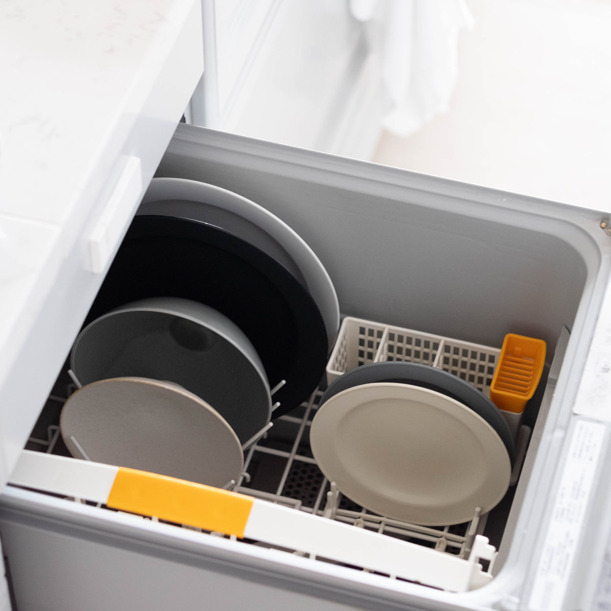 スライドショー【予約販売】よりそう入れ子碗セット つや白の画像を開く