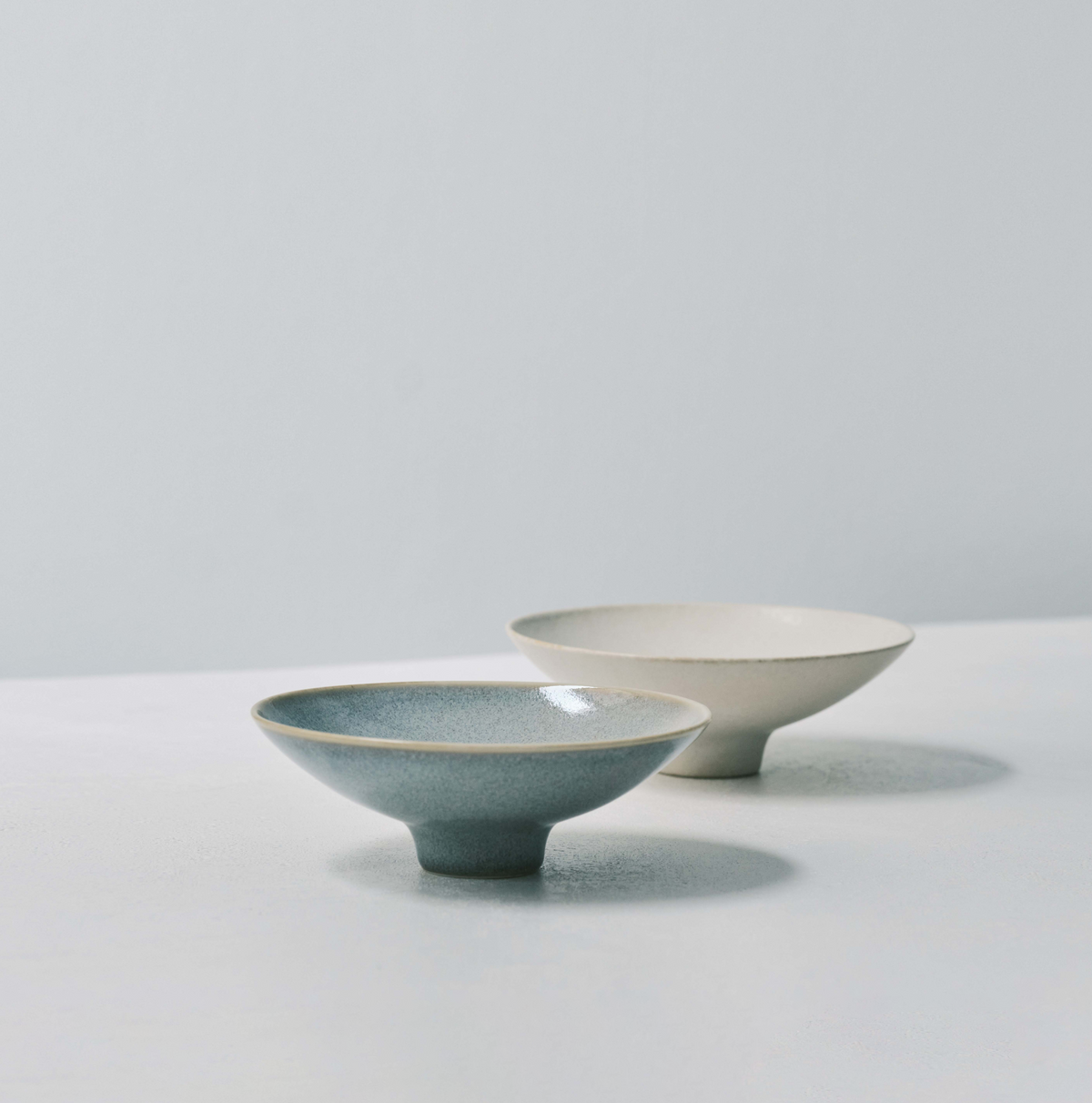 スライドショーこなれ小鉢 白・灰 2枚セットの画像を開く