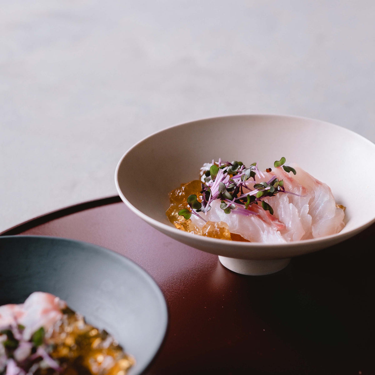 スライドショーこなれ小鉢 焼き締め 白茶の画像を開く