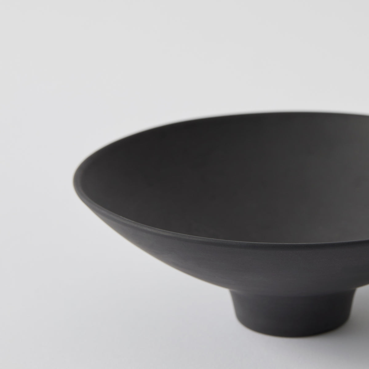 スライドショーこなれ小鉢 焼き締め 墨の画像を開く