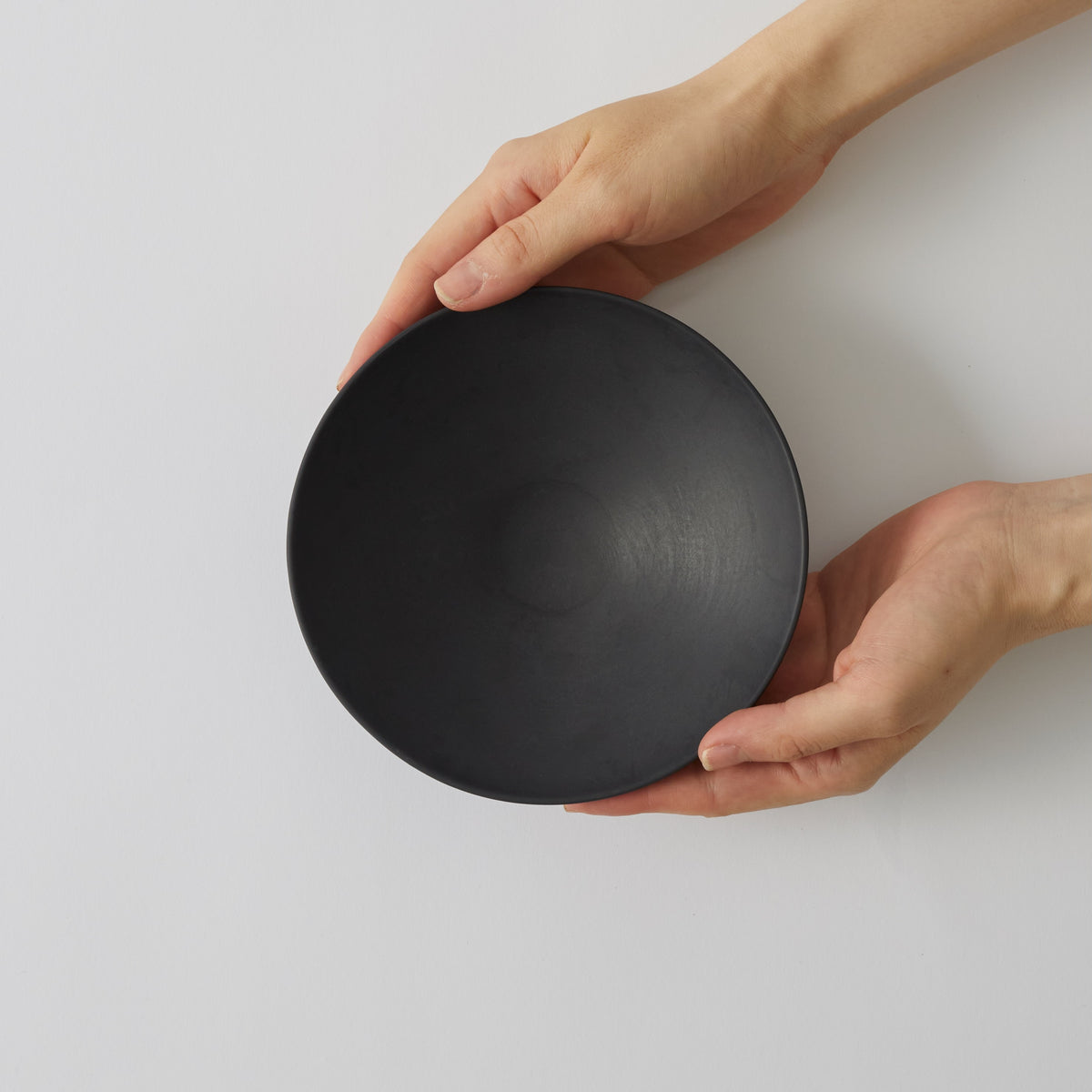 スライドショーこなれ小鉢 焼き締め 墨の画像を開く