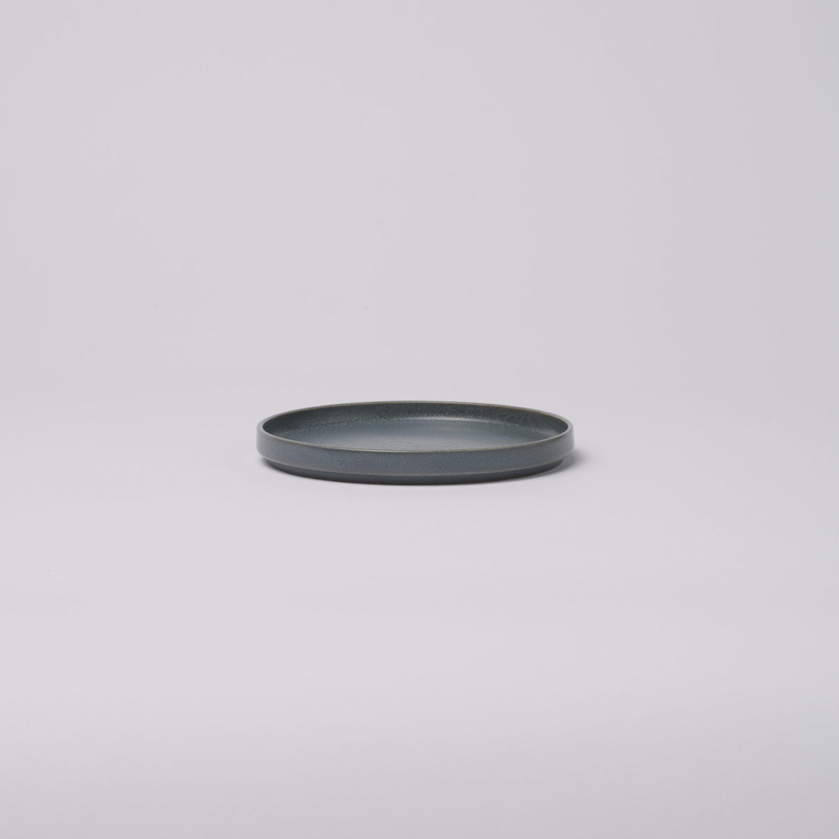 スライドショー切立プレート 灰 14cmの画像を開く
