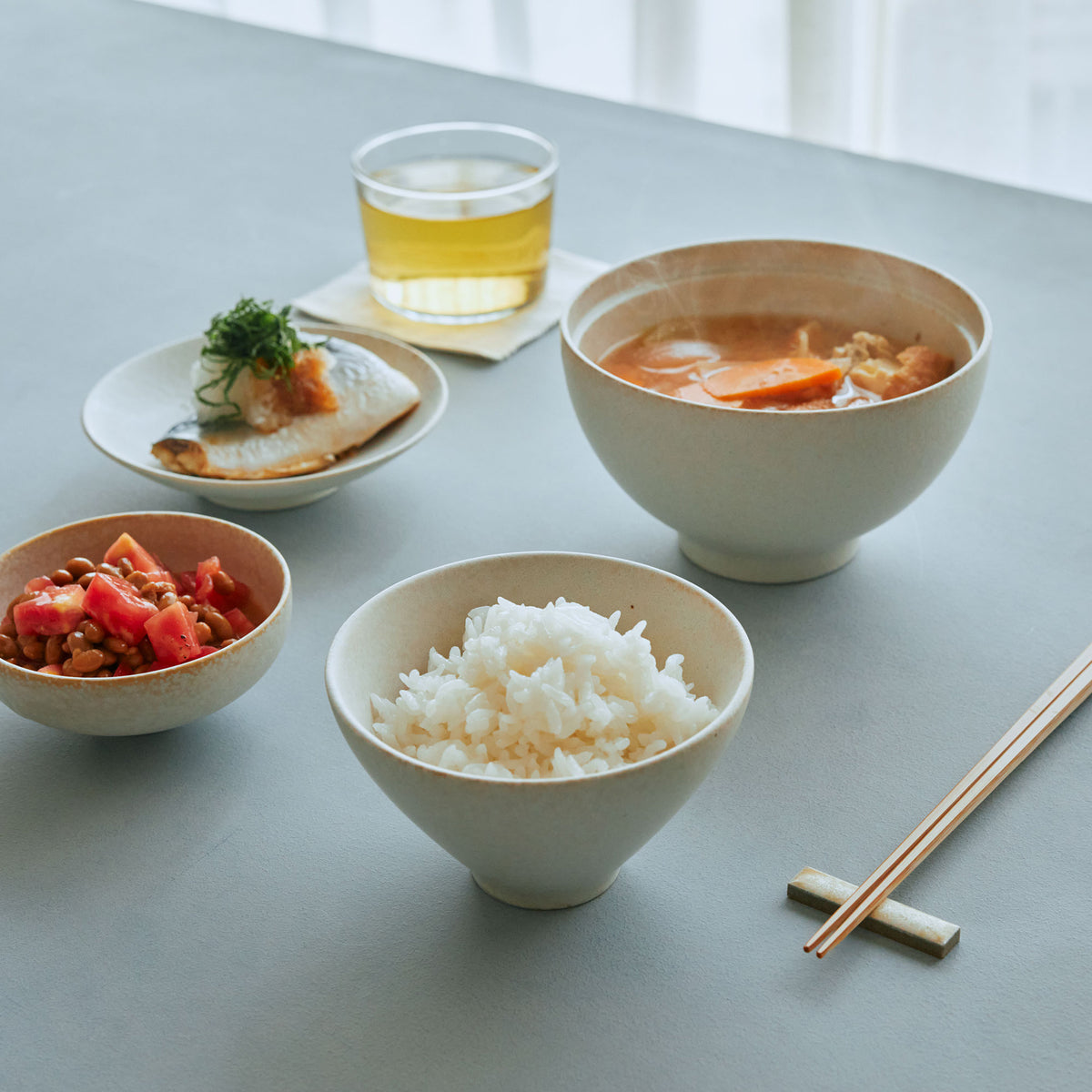 スライドショー【予約販売】よりそう入れ子碗セット 白の画像を開く
