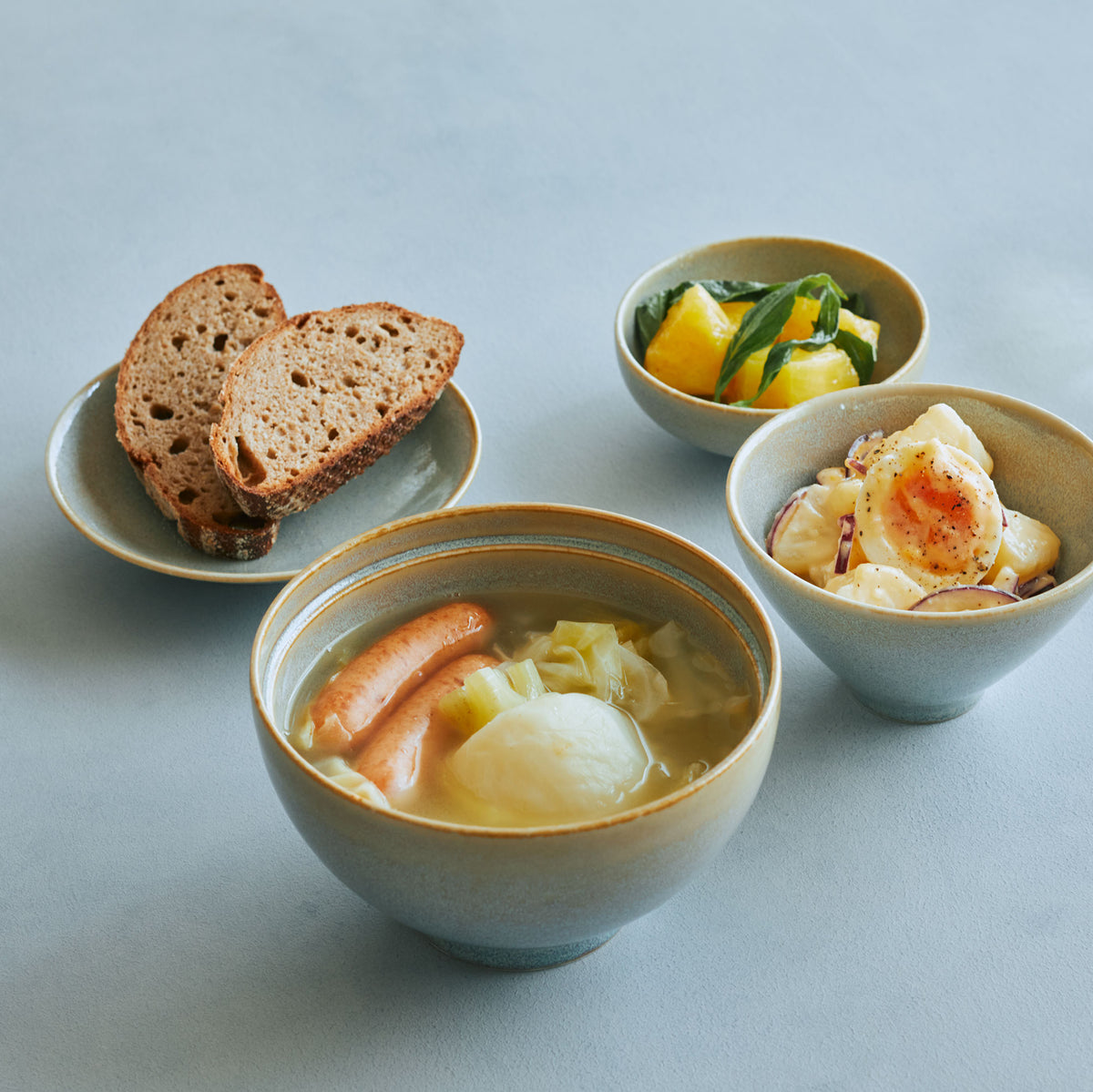 スライドショー【予約販売】よりそう入れ子碗セット 灰の画像を開く
