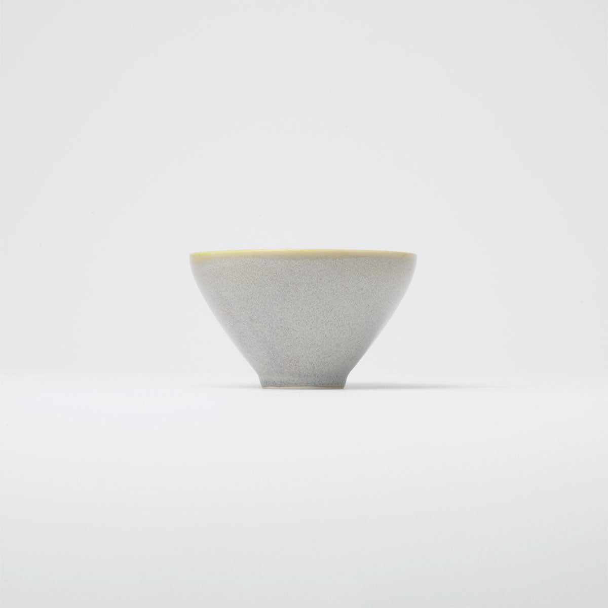 スライドショーしっくり茶碗 灰の画像を開く
