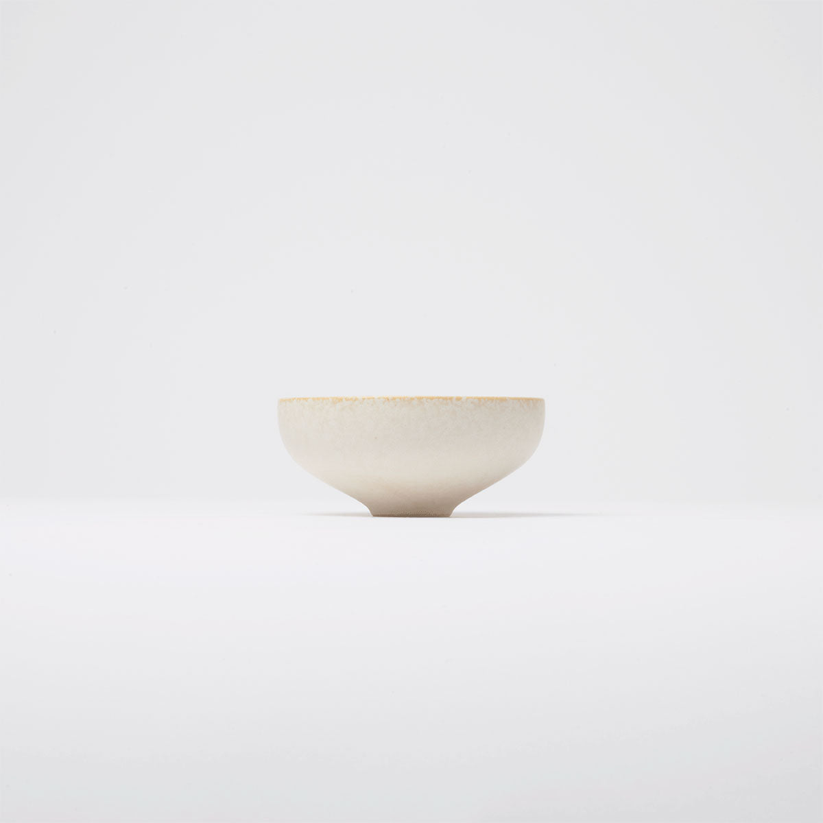 スライドショーばんのう丸小鉢 白の画像を開く

