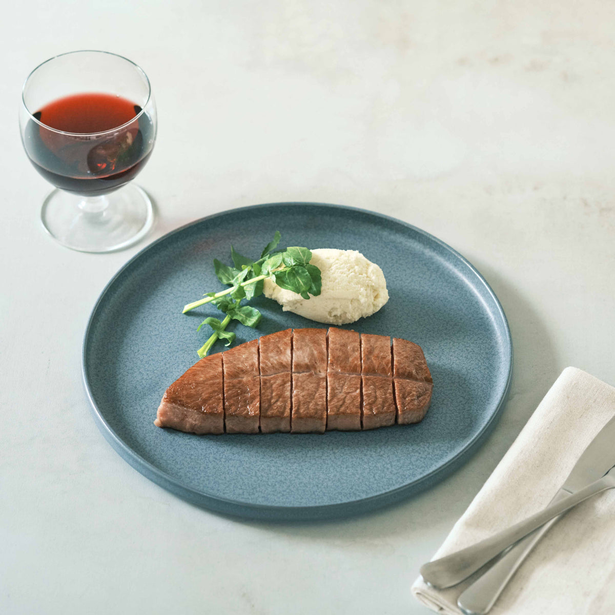 スライドショー切立プレート 灰 25cmの画像を開く
