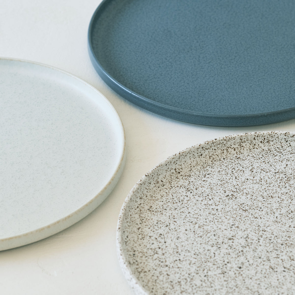 スライドショー切立プレート 灰 25cmの画像を開く
