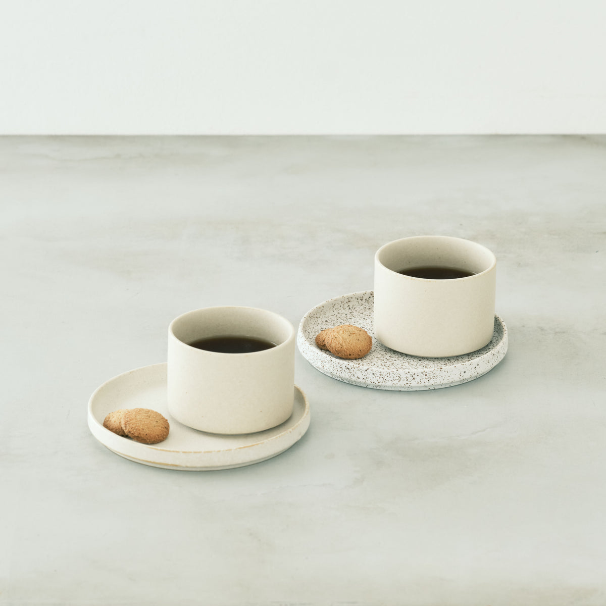 スライドショー切立プレート 白 14cmの画像を開く
